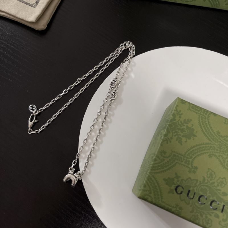 G*u*i necklaces